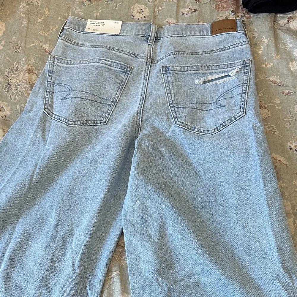 NWT American Eagle Outfitters Women's High Rise Light Denim Jeans - Picture 7 of 8